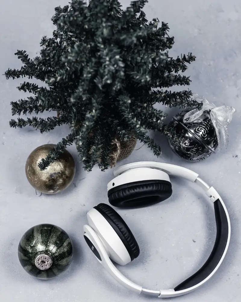 Geeky Holiday Music Playlist Guide